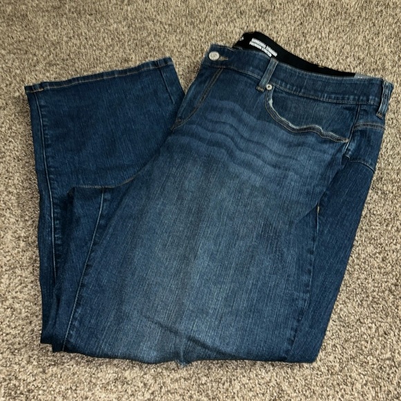 NWT Torrid Bombshell Straight Jeans - Picture 1 of 4